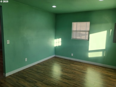 811 Laurel Ave, Reedsport, OR 97467 - photo 6