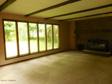 263-466641-Family Room 1a