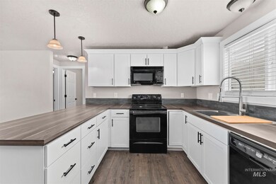 609 E Selway Dr, Homedale, ID 83628 - photo 5