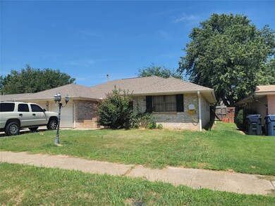 View of front of house featuring a front yard