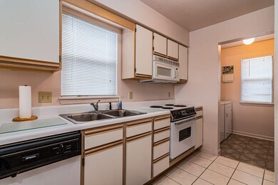 170BunkerRidgeDrUnit12Branson-3Kitchen(2