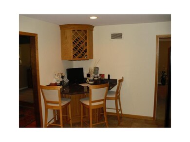 Kitchen. Built-in Breakfast Bar
