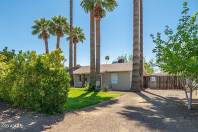 2723 E Clarendon Ave - 03