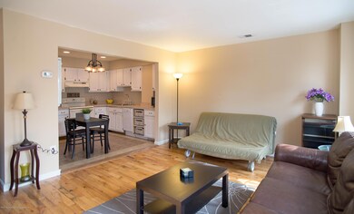 _RMJ3719 family room