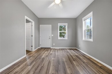 1128 K St SW, Cedar Rapids, IA 52404 - photo 4