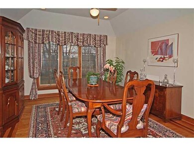 Dining Room Your family and friends will appreciat