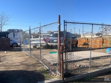 411 Rose Ave, Taft, CA 93268 - photo 4