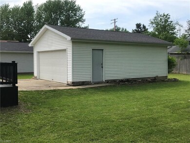 493 W Liberty St, Geneva, OH 44041 - photo 3