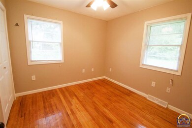 1819 SW 36th St, Topeka, KS 66611 - photo 6