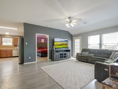 5210 Mcgrath Dr, Alvin, TX 77511 - photo 4