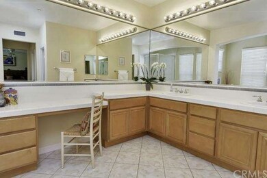 Large master bathroom with vanity, fabulous way to
