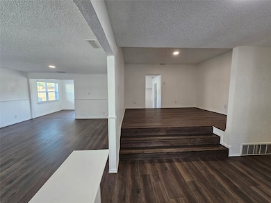 2400 Meadow Creek Dr, Carrollton, TX 75006 - photo 3