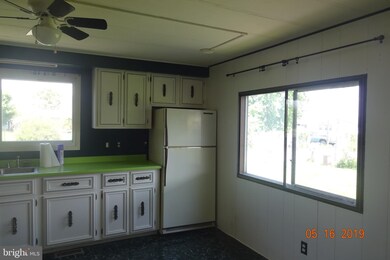 864 Hillcrest Ave, Chambersburg, PA 17202 - photo 7