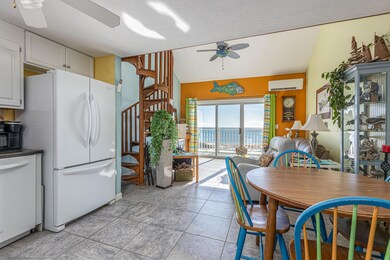 1 Bay Ave #24_W5_004