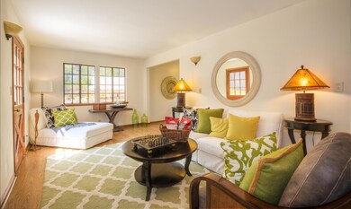 7 Family Room (2)