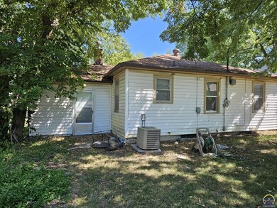 1217 SW Frazier Ave, Topeka, KS 66604 - photo 3