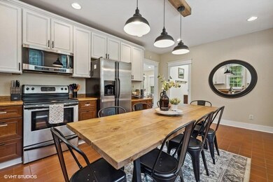 07_17612AveryRoad_177004_Kitchen_LowRes