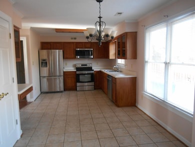 204 Plantation Blvd, Jacksonville, NC 28540 - photo 2