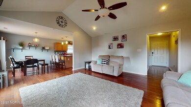 212 Essex Ct-22