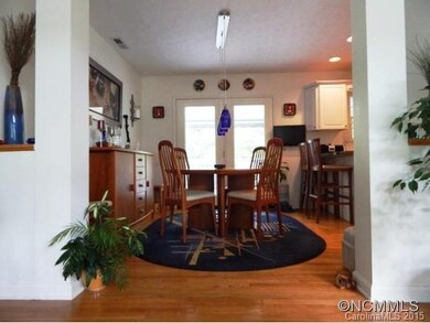 Breakfast bar and dining space