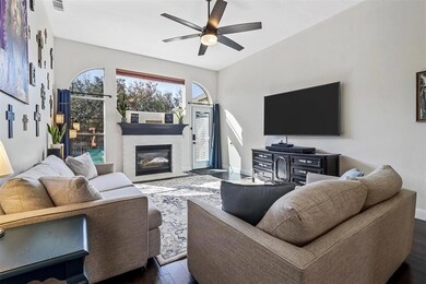 916 Abbots Ln, Denton, TX 76205 - photo 5