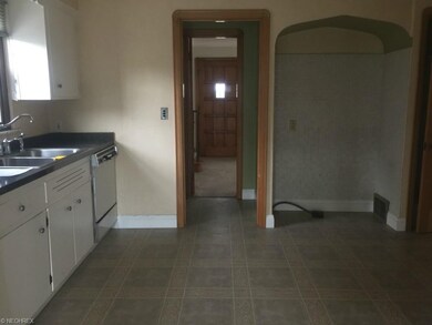 314 E 197th St, Cleveland, OH 44119 - photo 5