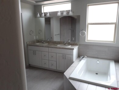 Large master bath with soaking tub, tiles shower, 
