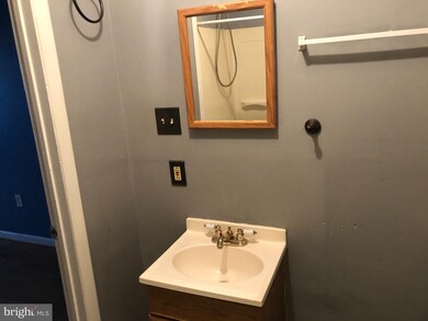 1353 Carl Miller Blvd, Camden, NJ 08104 - photo 3