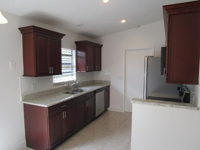1536 SW Bermel Ave 013