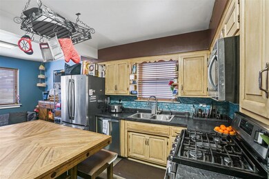 562 W Crockett Ave, Elmhurst, IL 60126 - photo 7