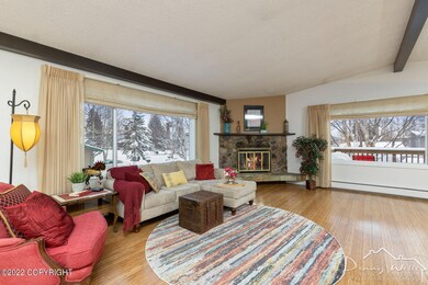 Living Room-20220127-6021