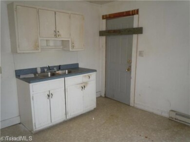 605 E Kearns Ave, High Point, NC 27260 - photo 6