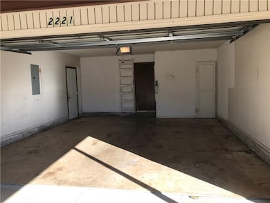 2221 NE 8th St, Moore, OK 73160 - photo 4