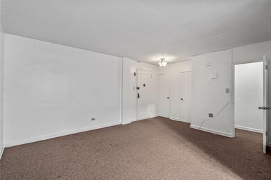67-30 Clyde St unit 7S, Forest Hills, NY 11375 - photo 6