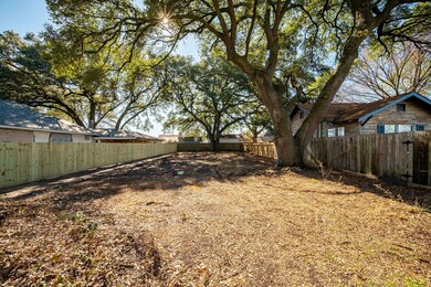 212 Caplin St, Houston, TX 77022 - photo 3