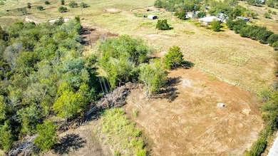 Sunset Trail, Luling, TX 78648 - photo 2