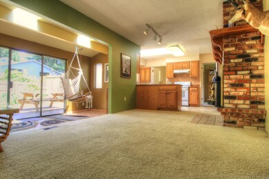 FamilyRoom2