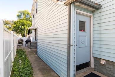 04_215_7thStS_Exterior4_mls