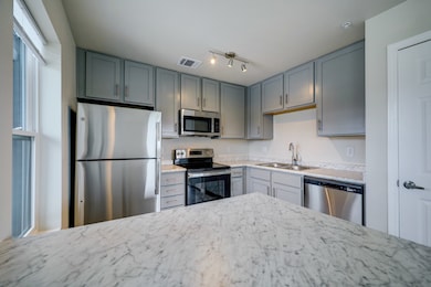 985sf 2 bed - Kitchen
