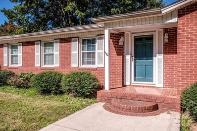 817 Woods Dr, Statesville, NC 28677 - photo 7