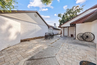 10815 Venice Cir, Tampa, FL 33635 - photo 4