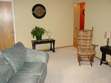 1439 S 16th St, Grand Forks, ND 58201 - photo 2