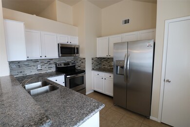 3203 Fox Run Dr, Alvin, TX 77511 - photo 4