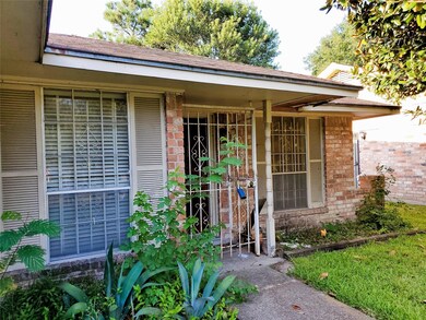 1914 Rainy River Dr, Houston, TX 77088 - photo 2