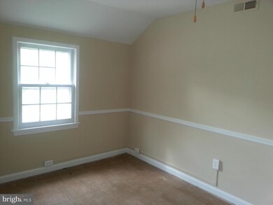 2407 Kent Village Dr, Hyattsville, MD 20785 - photo 4