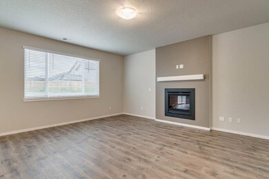 004_LivingRoom. Hampton 3722
