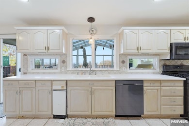 703 Stewart St, Ridgefield, NJ 07657 - photo 7