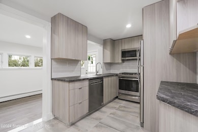 75 Dekay St, Staten Island, NY 10310 - photo 4