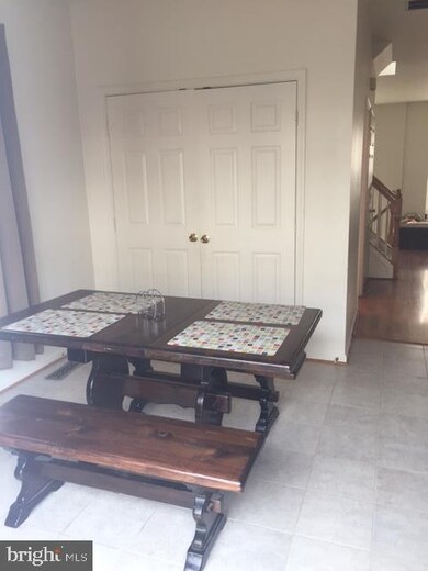 2437 Fox Mine Ln, Herndon, VA 20171 - photo 6