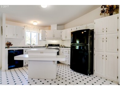 1256 W Fairview Dr, Springfield, OR 97477 - photo 6